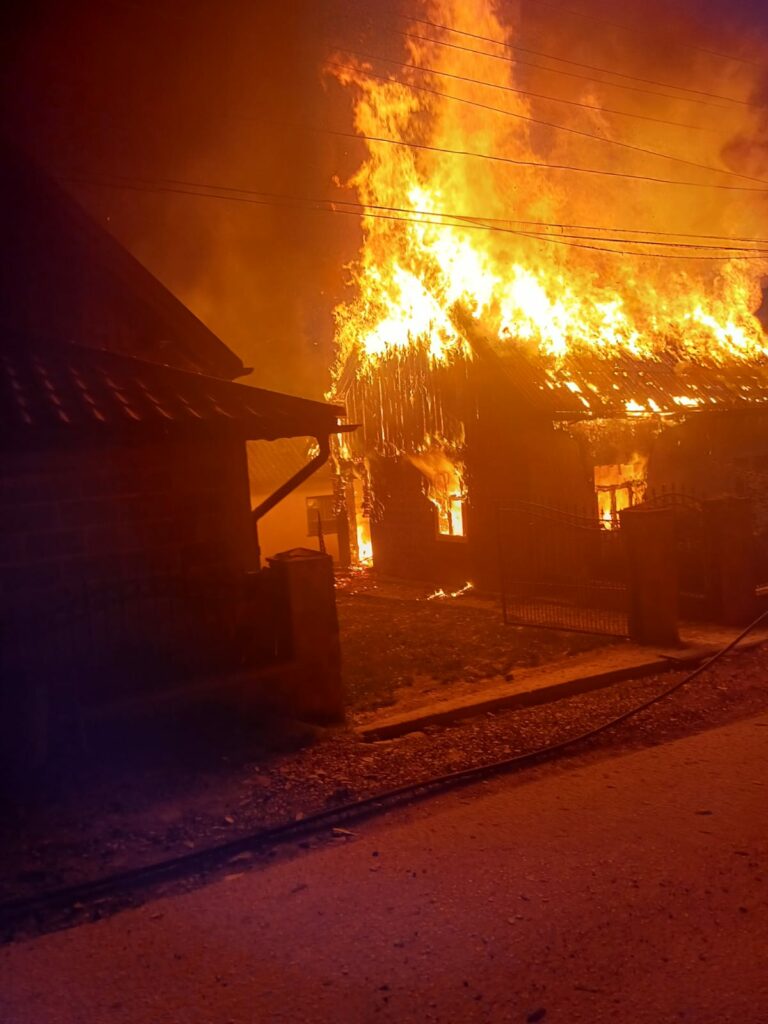 Tragedie la Gura Putnei: Un bărbat de 66 de ani a murit după ce casa i-a fost cuprinsă de flăcări