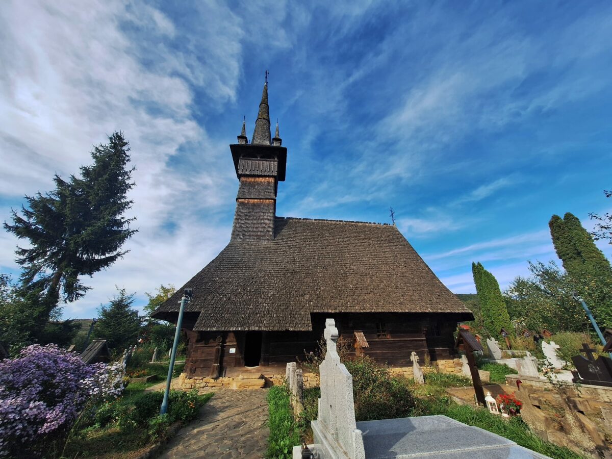 Biserica Sfinții Arhangheli -Rogzoz 