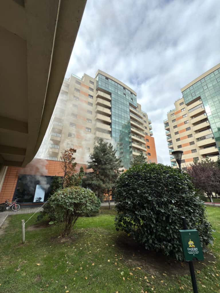 Incendiu la subsolul unui bloc de pe Calea Plevnei din București. Intervenție în curs