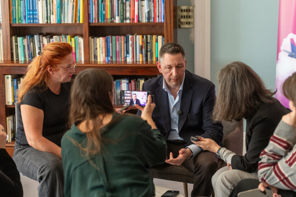 Cât de mult afectează noile taxe călătoriile românilor și cât de atractivă este România ca destinație turistică ? Răspunsul lui Michael Delehant, Wizz Air