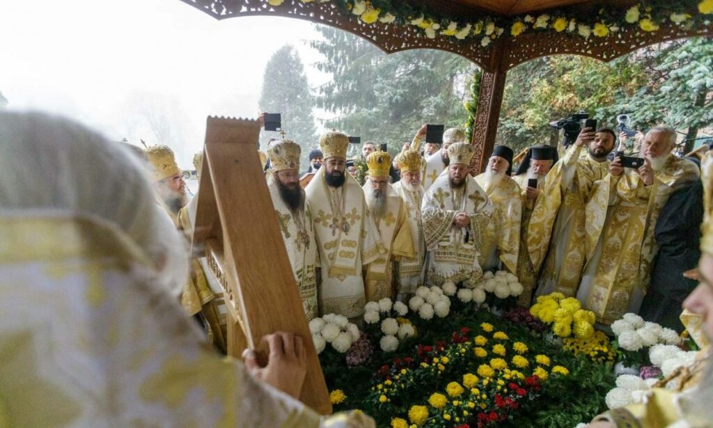 Momentul așteptat de mii de credincioși / Sf. Cuv. Arsenie de la Prislop a intrat oficial în sinaxarul ortodox românesc