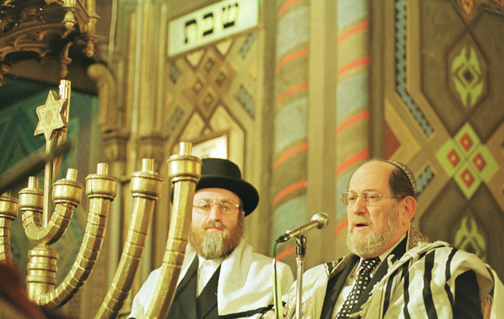 Un bărbat din Australia a incendiat ușa unei sinagogi în timp ce câțiva pelerini se aflau înăuntru. Magistrații au stabilit că atacul nu a fost unul antisemit