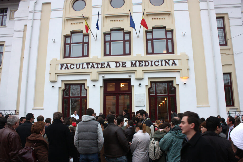 Rezidențiat 2025: Peste 10.000 de candidați înscriși la nivel național