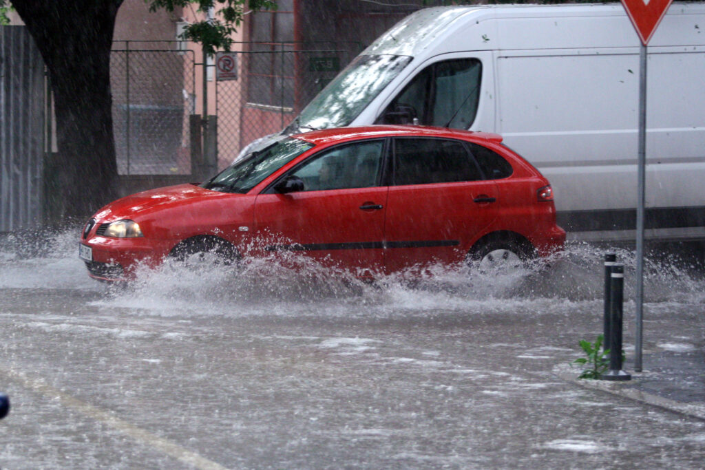 Vreme rea în România. Ploi, lapoviță și ninsoare. Cod galben în 8 județe