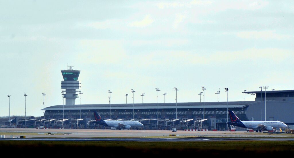 Belgia: Traficul a fost întrerupt pe aeroportul din Bruxelles după ce o dronă a survolat zona