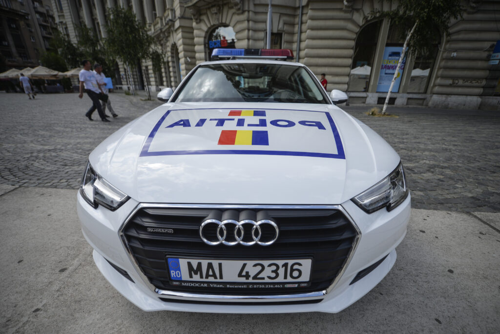 Bătaie la sediul Înmatriculări-Permise din Capitală. Trei bărbați, imobilizați de angajați și sancționați de polițiști