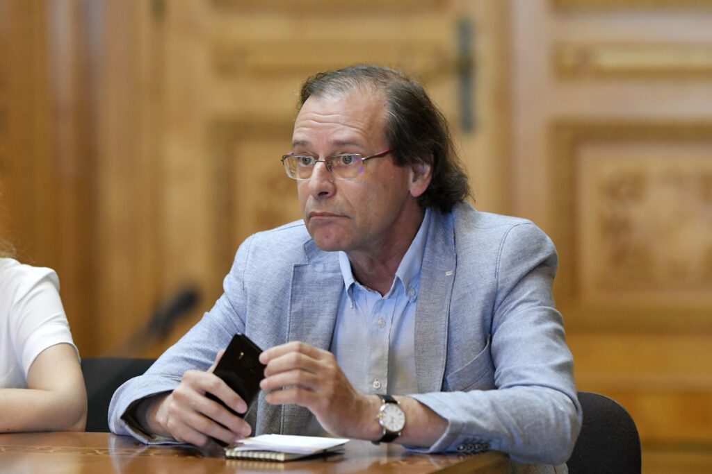 Directorul Institutului „Elie Wiesel” vrea ca instituțiile să se autosesizeze în cazul concertului controversat din Catedrala Națională