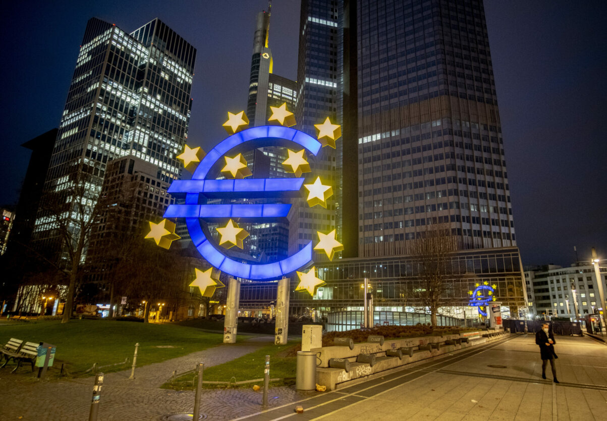 Bulgaria intră în zona euro, România rămâne pe lista de așteptare
