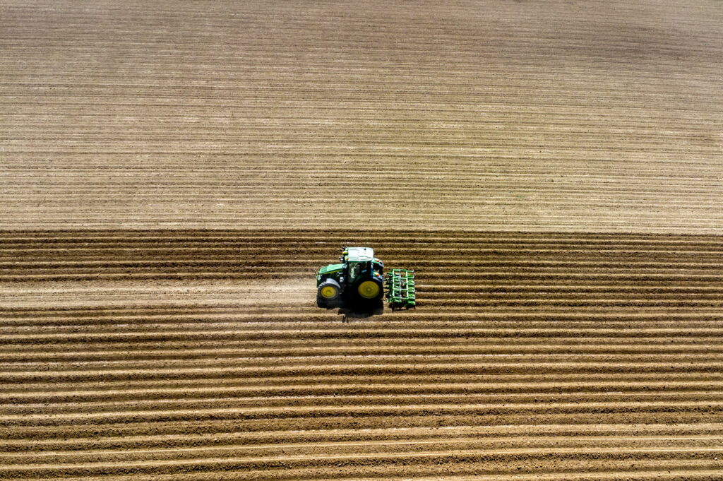 Atenție fermieri! S-a ajuns la un acord: plăți sporite pentru micii fermieri și controale mai rare. Iată ce prevede pachetul de măsuri