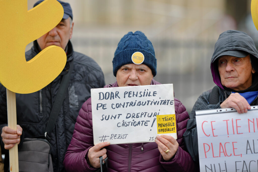 România, prinsă în capcana pensiilor speciale: 17 miliarde de lei cheltuite în 2024. Cât riscăm să pierdem din PNRR