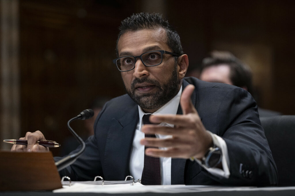 Directorul FBI a vizitat China pentru pentru discuții privind traficul de fentanil