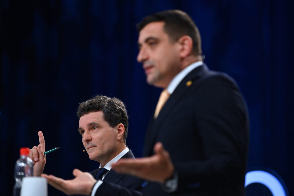 Sondaj CURS: 35% din români ar vota AUR dacă s-ar organiza alegeri săptămâna viitoare / 49% ar susține posibila suspendare a președintelui Nicușor Dan