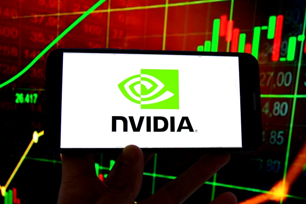 Zi crucială pentru Wall Street. Nvidia își publică rezultatele trimestriale, un test major pentru piața AI