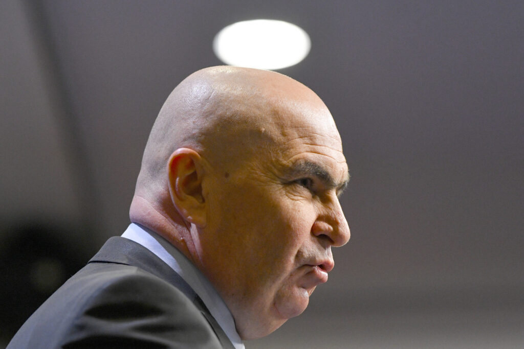 Bolojan ar vrea ca salariul minim să fie înghețat, la fel ca pensiile în 2026. Care va fi deficitul?