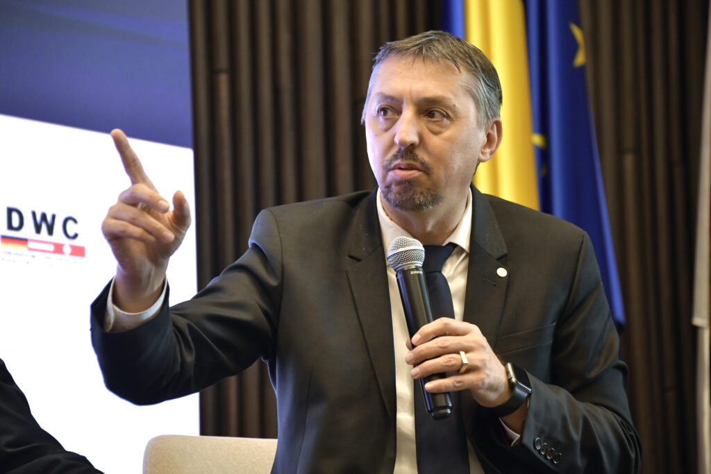 Bursele studenților vor fi mărite din fondurile europene. Daniel David explică planul pentru prima de carieră didactică