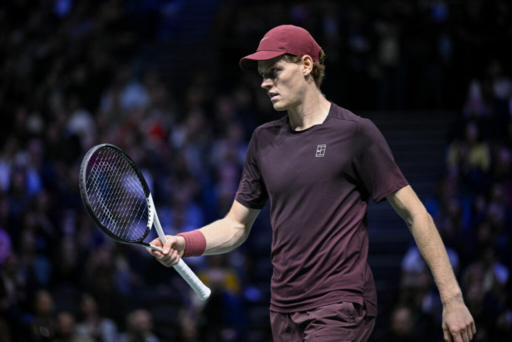 Jannik Sinner câștigă Turneul Campionilor, învingându-l pe Alcaraz