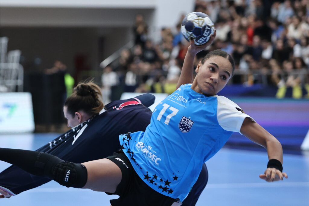 Omoregie (CSM București) și Delgado (Bistrița), selectate în echipa etapei a 7-a din Liga Campionilor la handbal feminin