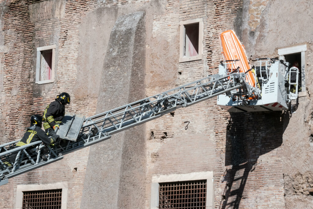 Cine este muncitorul mort în urma prăbușirii turnului din Roma. Mesajul Georgiei Meloni