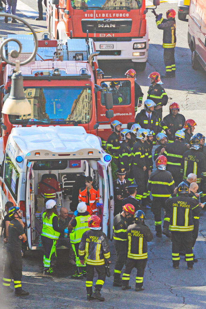 MAE, prima reacție după decesul românului prins sub ruinele turnului din Roma, Mulțumiri aduse salvatorilor care s-au luptat până în ultima clipă