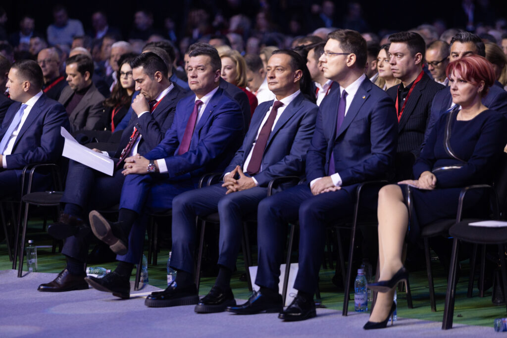 Congresul PSD a început: 3.000 de delegați îl vor alege președinte pe Sorin Grindeanu / Foşti preşedinţi ai partidului, prezenţi în sală / Statutul PSD, modificat / Atacuri dure la adresa partidelor de dreapta