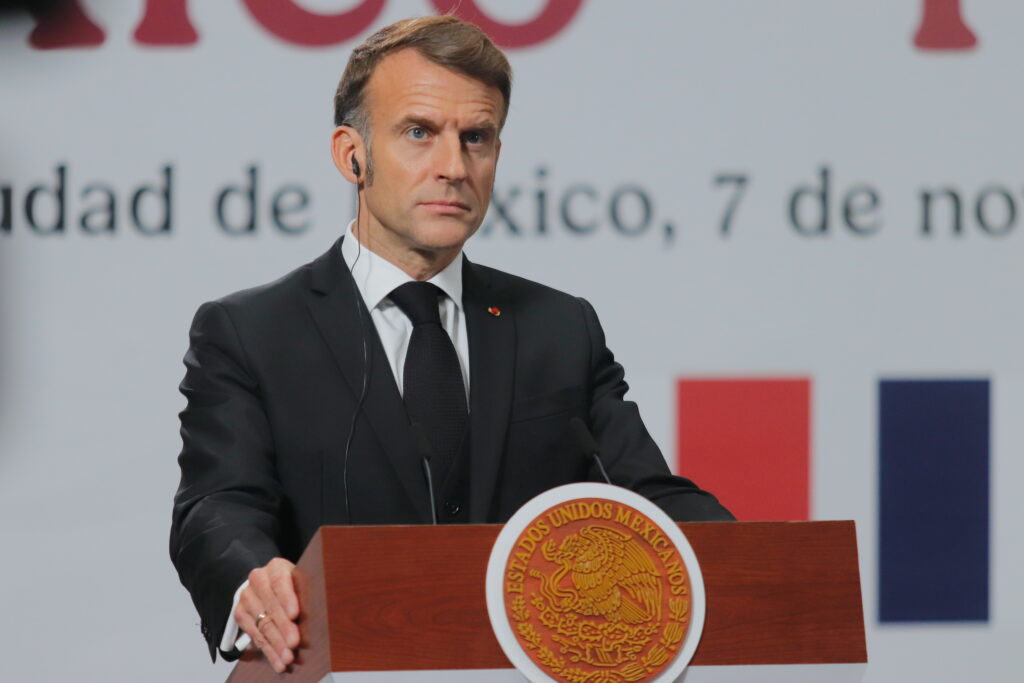 Jaful de la Muzeul Luvru: Macron promite că „bijuteriile vor fi găsite”