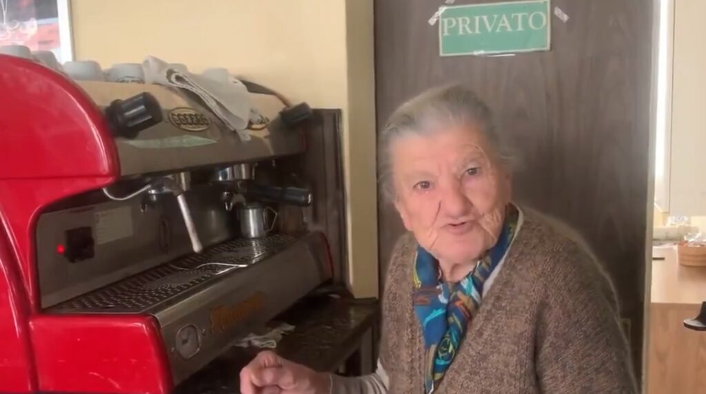 Anna, „barista eternă” a Italiei: La 101 ani servește cafea și bună dispoziție pe malul Lacului Maggiore