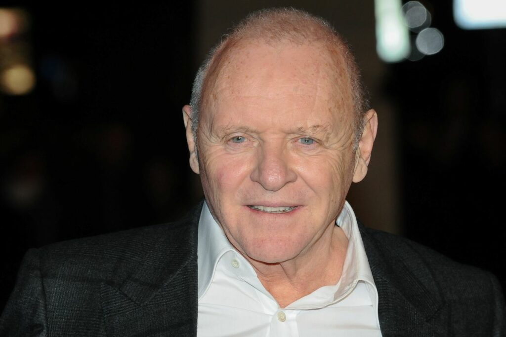 Anthony Hopkins: „Privesc în urmă și îmi amintesc de acel copil sărman și mă întreb: cum s-a putut întâmpla toate acestea?
