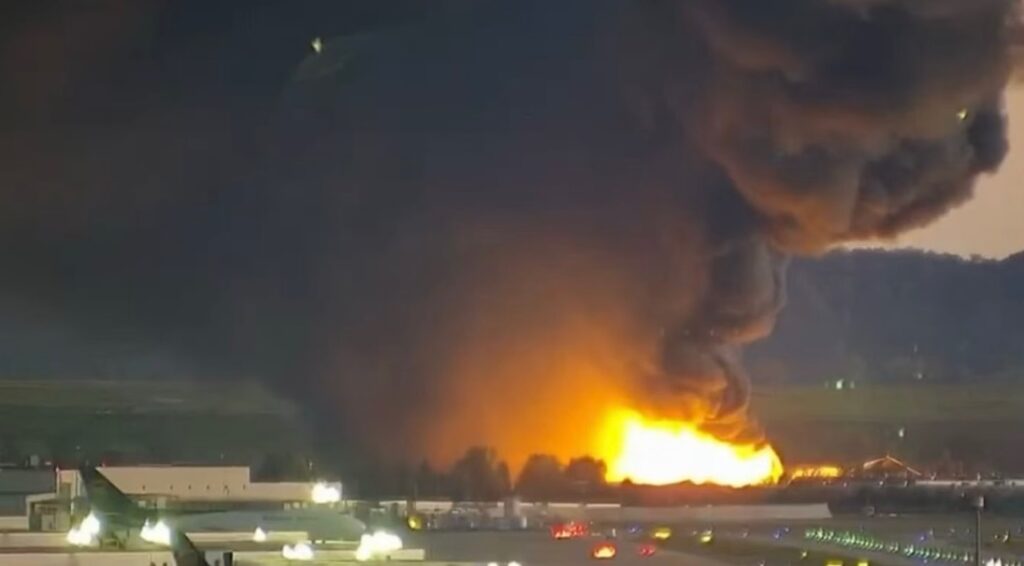 Avion UPS prăbușit la decolare în Kentucky: Incendiu uriaș, oficialii raportează victime