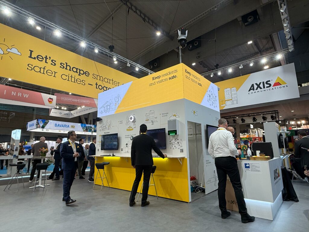 Axis Communications și partenerii săi de tehnologie prezintă soluții inovatoare la Smart City Expo World Congress 2025 din Barcelona