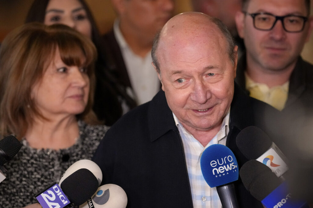 Băsescu, ironic despre candidații cu șanse la Primărie / „Au bucureștenii de unde alege! Nu mai vorbim că au și foști ziariști!”