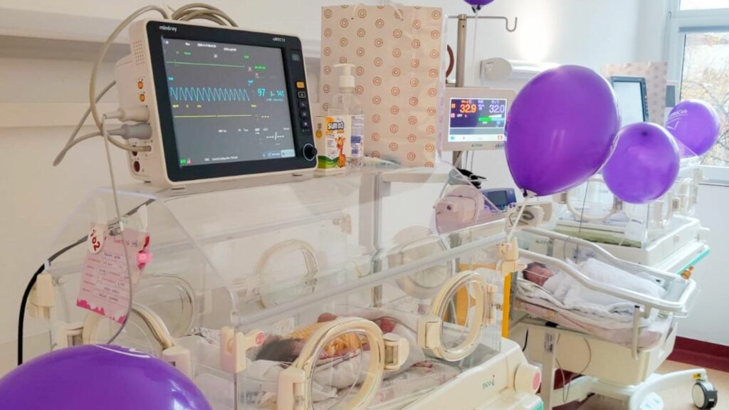 Peste 1.180 de bebeluși, născuți la Satu Mare. Dintre ei, 119 s-au născut prematur