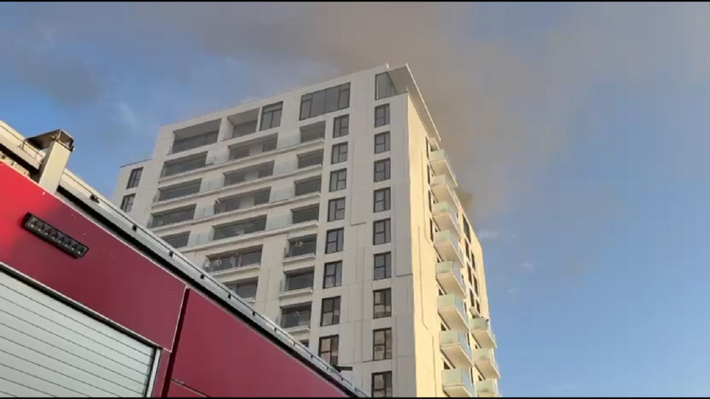 Incendiu cu degajări mari de fum la un apartament din sectorul 5, București