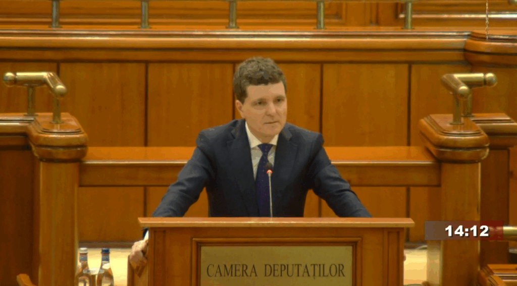 Ședința comună a Parlamentului: Președintele Nicușor Dan ține primul discurs în parlament de la depunerea jurământului de președinte, din luna mai. El a fost primit cu aplauze de parlamentari