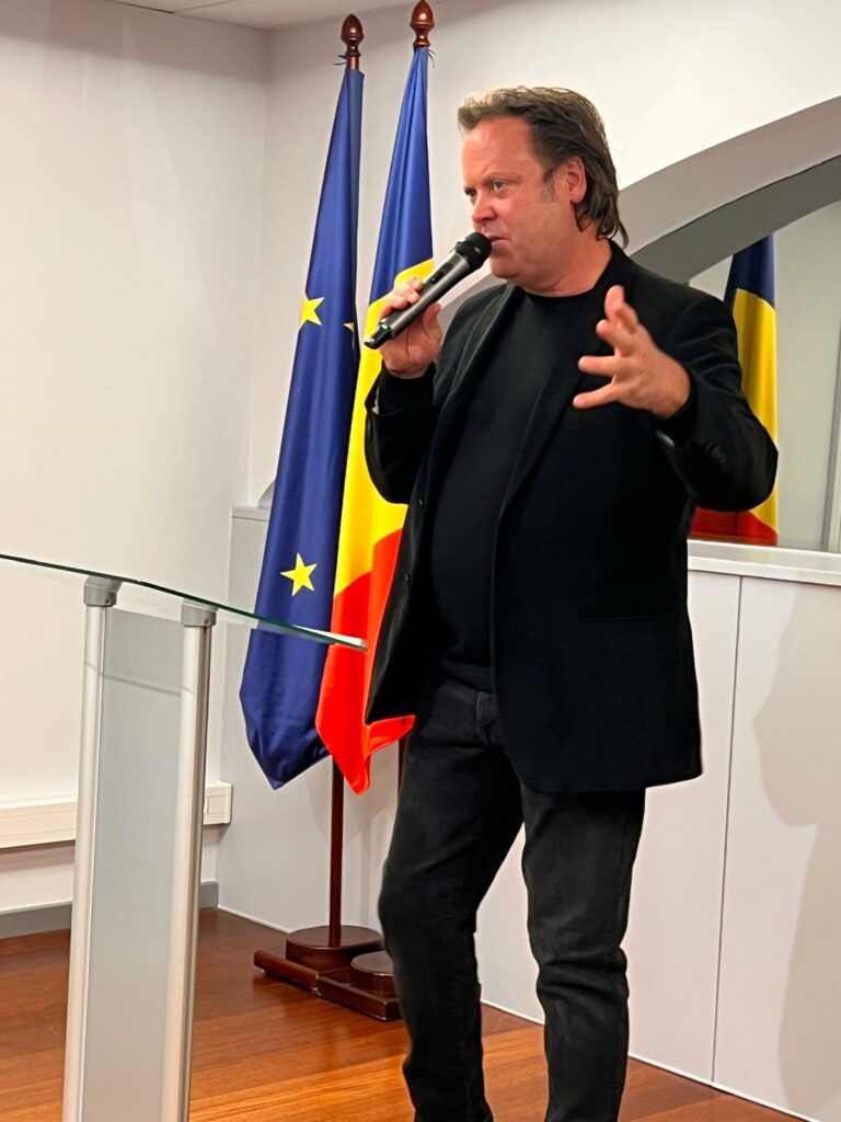 Turneu de promovare a României în mai multe țări, susținut de Charlie Ottley