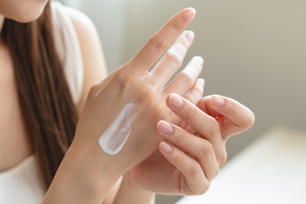 Crema cu uree: soluția pentru pielea uscată și aspră (P)