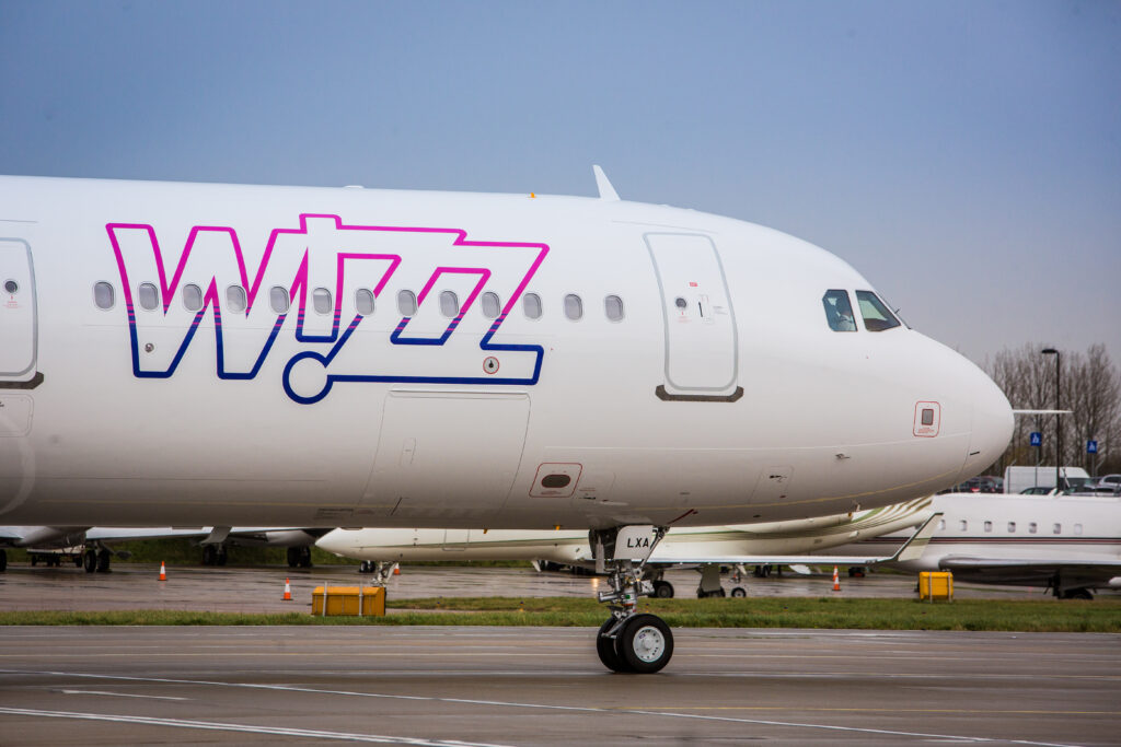 Ce s-a întâmplat cu aeronava Wizz Air sub cabina căreia au izbucnit flăcări acum o săptămână? Răspunsul oficial al operatorului aviatic low-cost din Ungaria