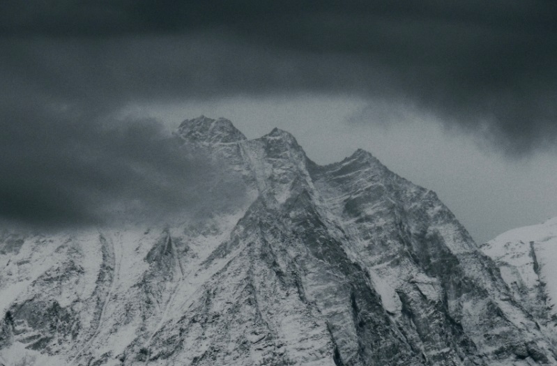 Furtună și avalanșe în Nepal. Mai mulți alpiniști europeni au murit în Himalaya