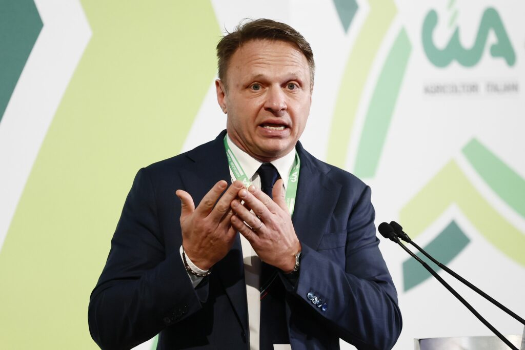 Ministrul italian al Agriculturii cere anchetă după descoperirea produselor „italian sounding” în supermarketul Parlamentul European