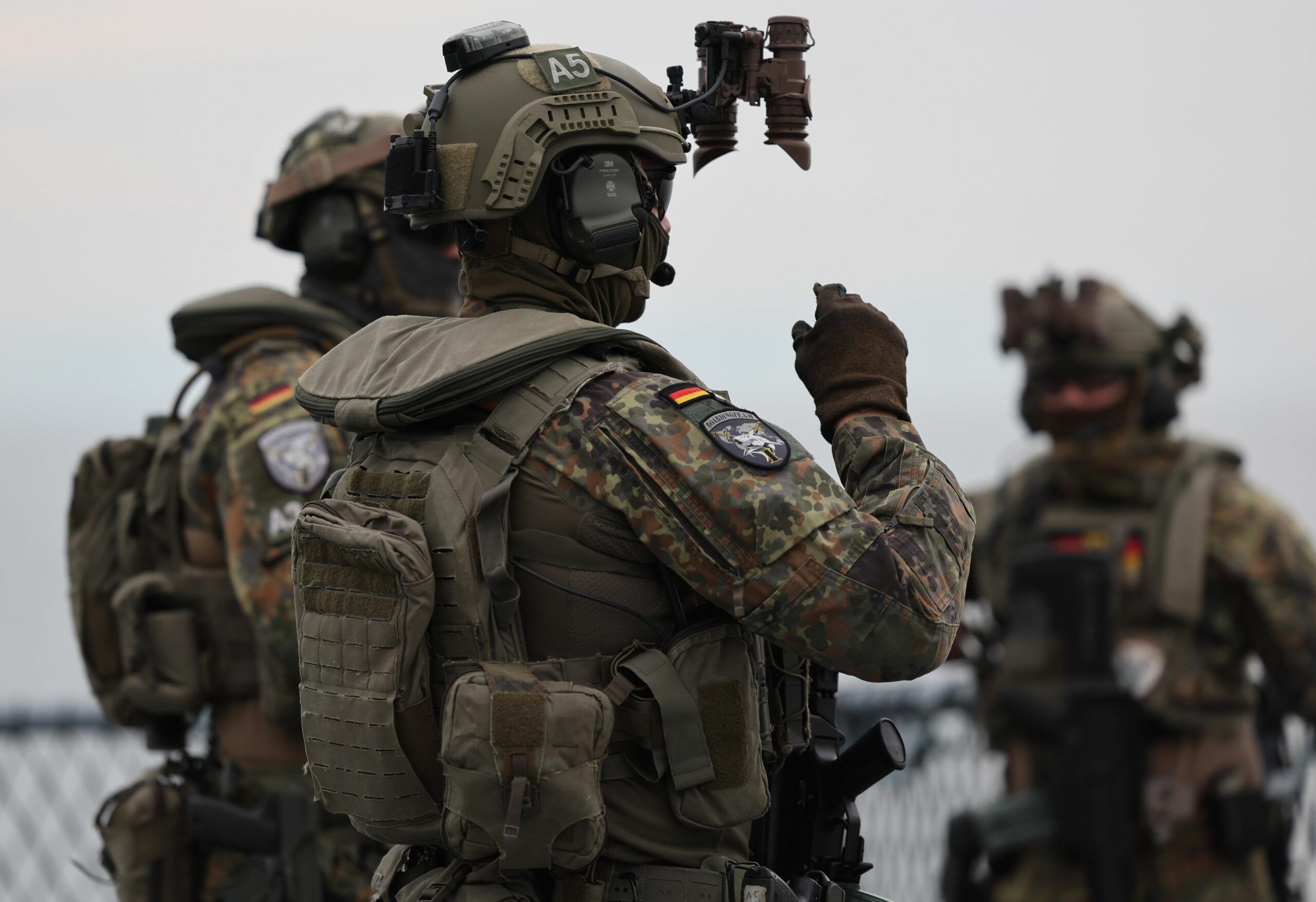 Germania vrea să evalueze tinerii pentru serviciul militar