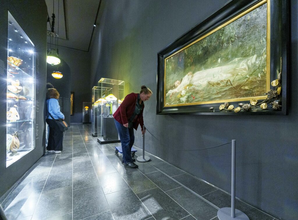 Fanii Taylor Swift invadează un muzeu german pentru tabloul care a inspirat „The Fate of Ophelia”