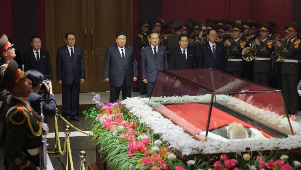 Coreea de Nord anunță decesul fostului șef de stat. Cine a fost Kim Yong Nam, singurul oficial nord-coreean care nu a fost niciodată epurat