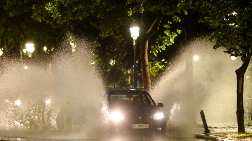 Ciclonul Adel din Mediterana ajunge în România cu ploi abundente