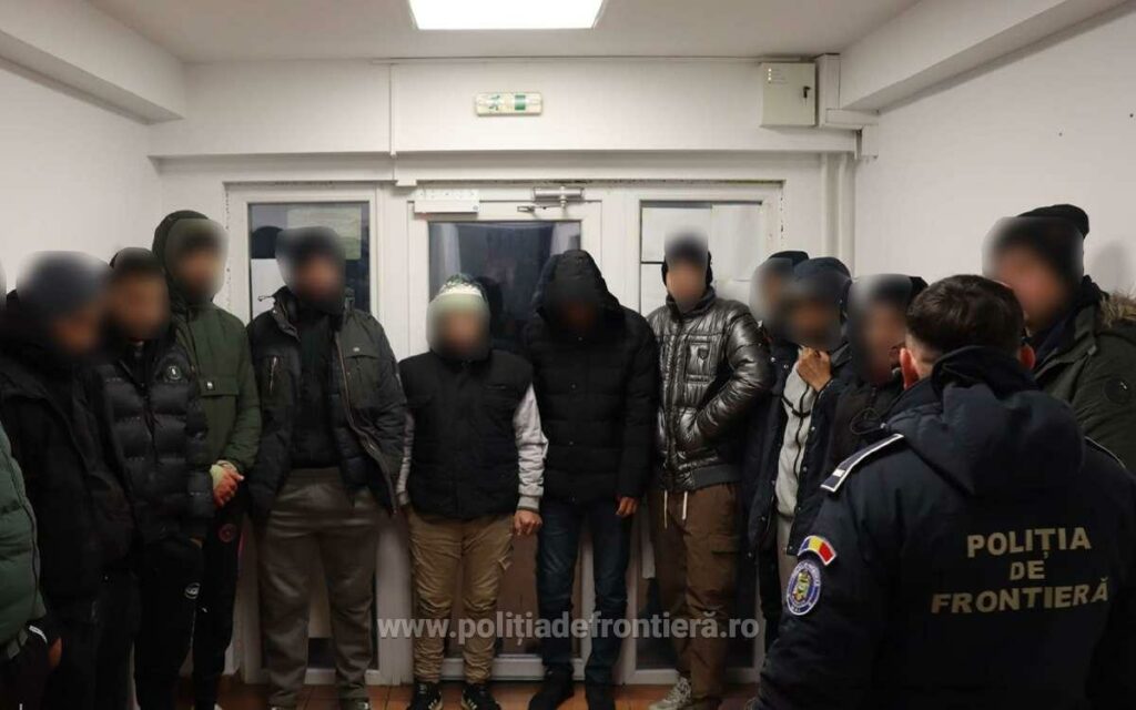 Migranți din Maroc și Turcia, ascunşi într-un camion cu piese metalice și paleţi cu răşină