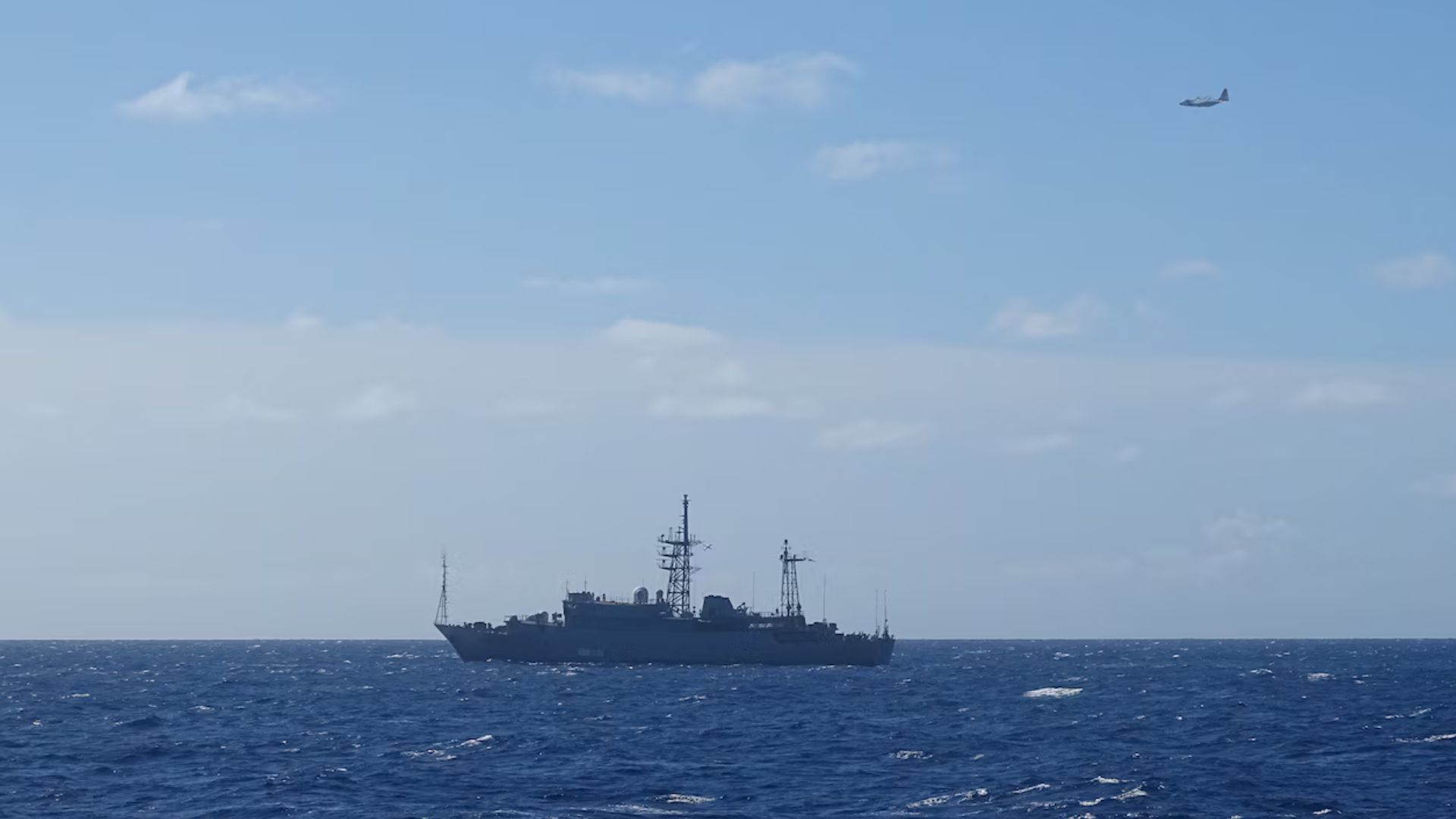 Navă militară rusă detectată aproape de Hawaii
