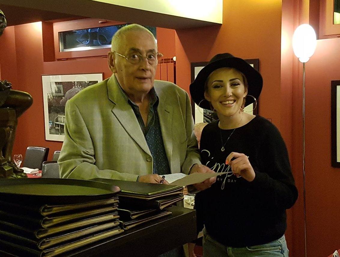 Nidia Moculescu, îngenuncheată de durere, la moartea părintelui ei / „Îți amintești cum îmi spuneai că sunt puternică? Ai greșit, Tată. Eu nu sunt puternică. Eu sunt frântă”