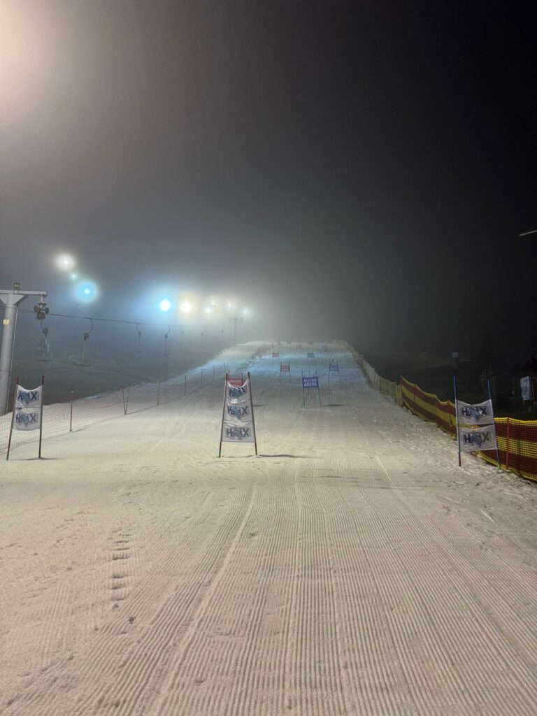 Start la schi în România. Sâmbătă se deschide sezonul în Sibiu cu zăpadă păstrată de iarna trecută