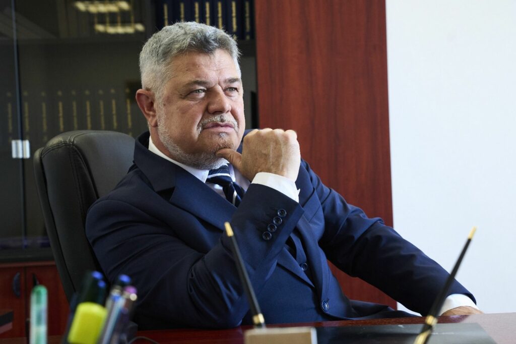 Scandal în Parlament: Ninel Peia, oprit la microfon când anunța moțiunea „România nu este de vânzare – Un Guvern fără USR”