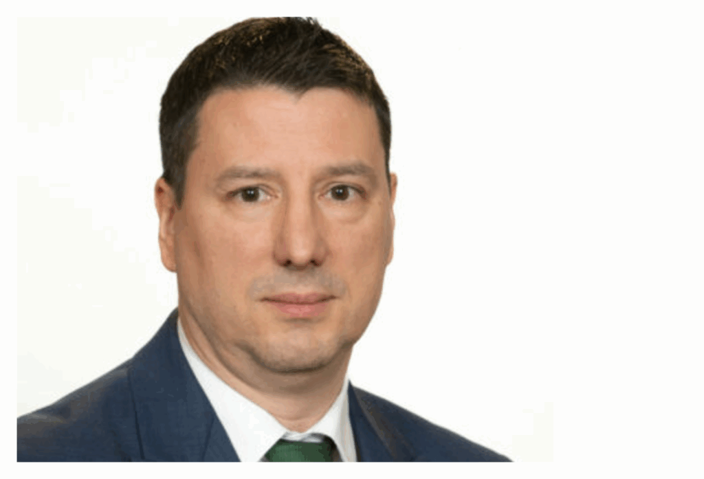 Surse: Un senator și-a însușit rucsacul cu bani uitat în recepția unui hotel din Piatra Neamț