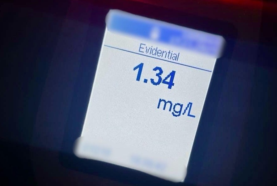 Beat și cu permisul suspendat, un băcăuan a făcut prăpăd pe șosea