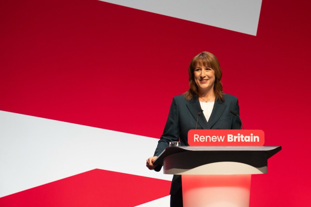 Salariul minim din Marea Britanie crește cu 4,1%, printre cele mai mari din Europa